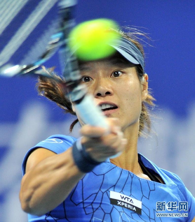 中国网球公开赛:李娜2-1淘汰彭帅 晋级8强