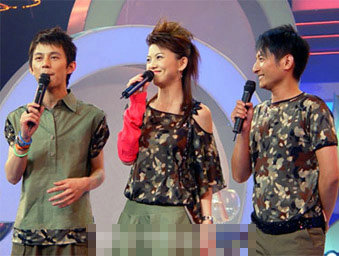 何炅李湘李维嘉海波 快乐大本营旧照大曝光\/图