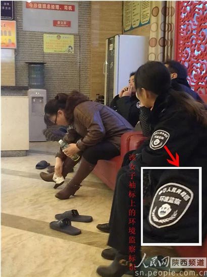 陕西渭南公务员上班时间穿制服泡洗浴中心