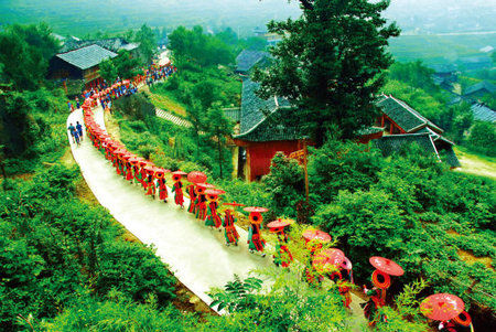 探秘湖南花瑶族婚俗：打开女儿箱里的秘密