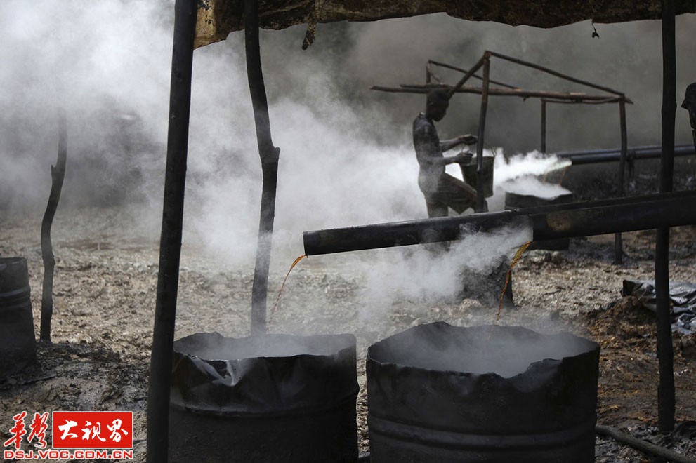 走进尼日利亚非法炼油厂 无法弥补的环境灾难