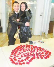 2月20日，长沙小伙龙承煊向成都妹儿徐文雯求婚成功。