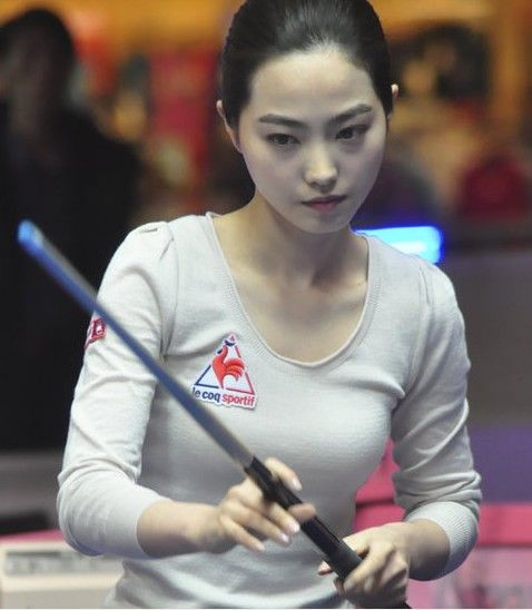 潘晓婷胸部压球遭特写 盘点台球界的美女们\/图