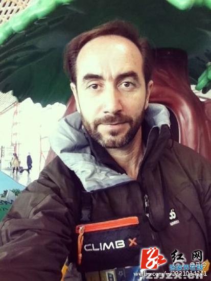 “钢铁侠”5月18日徒手挑战张家界百龙天梯