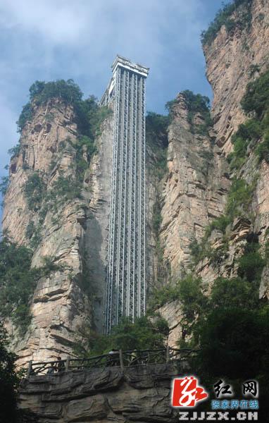 “钢铁侠”5月18日徒手挑战张家界百龙天梯