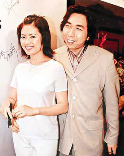 2009年,香港杂志曝光甄子丹的第一段婚姻,他的首任妻子叫梁静慈,从事