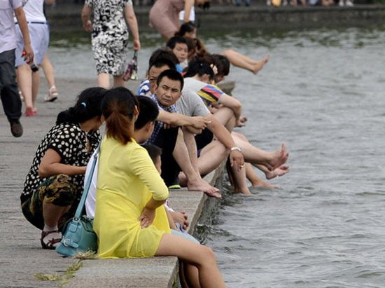 杭州西湖变 洗脚池 那些年我们的 不文明 \/组图