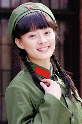 中国最美女教官走红 盘点美女明星背后的军旅