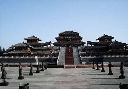 就绘制该国宫室图,在秦国都城咸阳的渭水南岸仿造宫殿,称"六国宫殿"