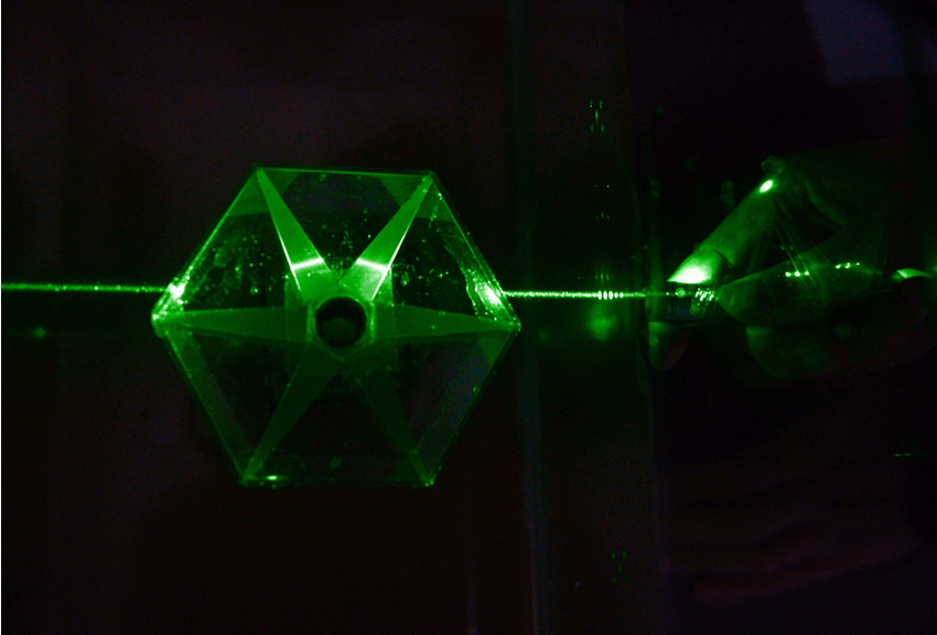 浙江大学研制出隐身衣 还原哈利波特情节\/图