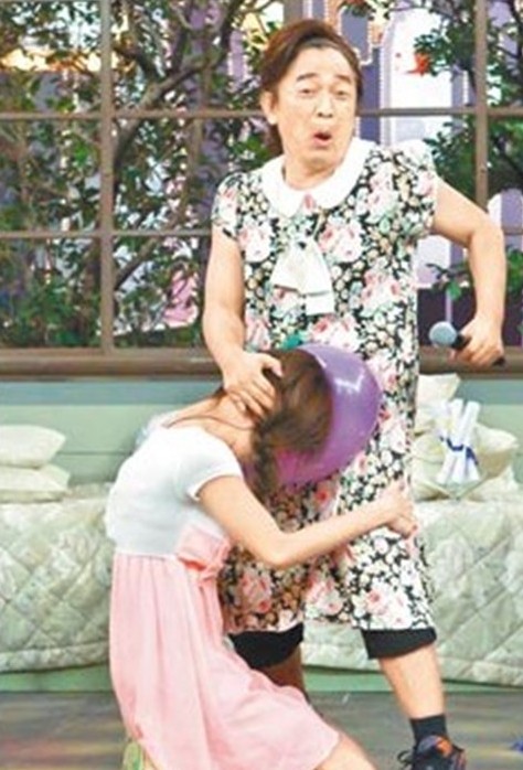 郑恺教韩庚测量罩杯 细数没节操的娱乐事件\/图