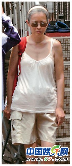 蓝洁瑛白发苍苍