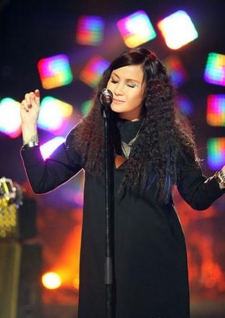 《我是歌手》罗琦中途退赛 盘点为上头条的疯