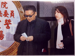 李敖与美女助理李姿仪。图片来自网络