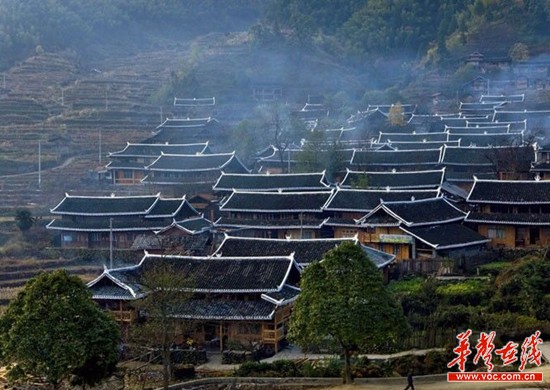 传来消息,邵阳市隆回县虎形山瑶族乡崇木凼村,洞口县那溪瑶族乡白椒村