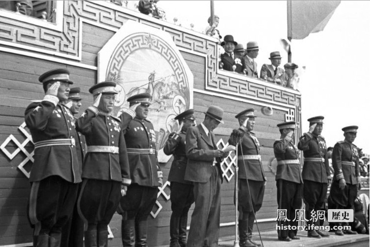 1919年11月7日,由于俄国白军与红军均陷入苏联国内战争而无暇顾及外