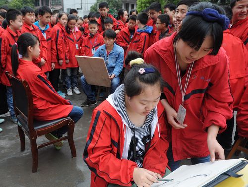 麻阳锦江中学举办书画大赛,近千名学生参加