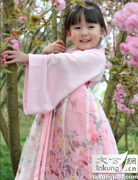 中国樱花小萝莉pk韩国混血小萝莉金秀贞 谁更萌