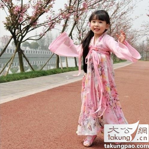 中国樱花小萝莉pk韩国混血小萝莉金秀贞 谁更萌