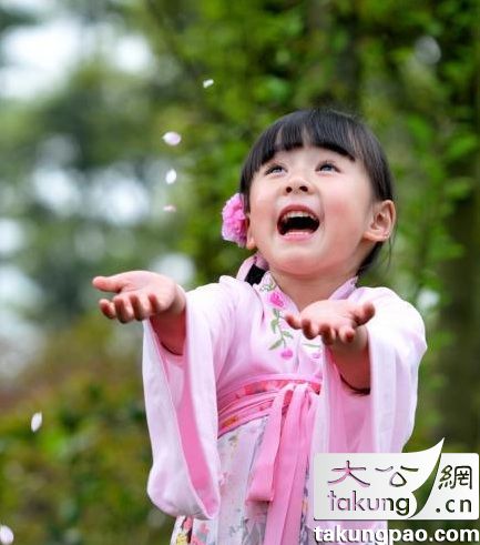 中国樱花小萝莉pk韩国混血小萝莉金秀贞 谁更萌