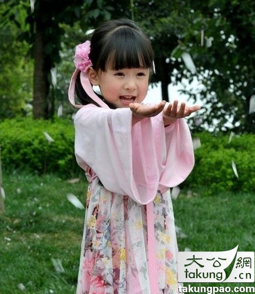 中国樱花小萝莉pk韩国混血小萝莉金秀贞 谁更萌