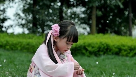 中国樱花小萝莉pk韩国混血小萝莉金秀贞 谁更萌