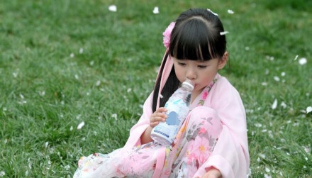 中国樱花小萝莉pk韩国混血小萝莉金秀贞 谁更萌