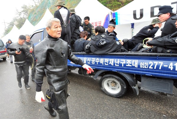 韩国失事客轮生还率与泰坦尼克相似