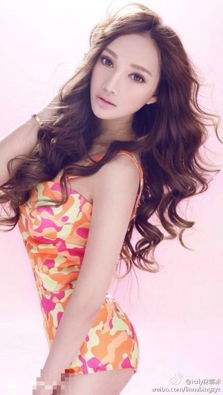 嫩模林娜冰撞脸李小璐