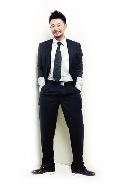 黄海波被指常赴会所玩乐 被抓前携女友度假回京