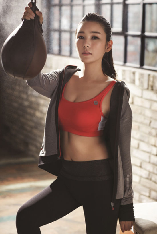 韩国棒球女神代言游戏 常因穿太性感被投诉