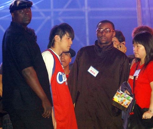  周杰伦 黑人 保镖 进了长沙拘留所 - 大图头条 - 三