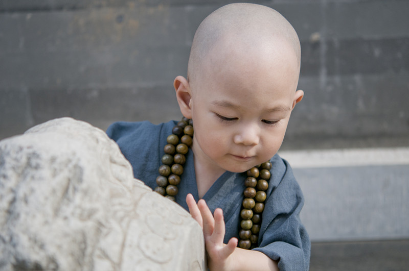 手拿石头小老鼠杯子猜成语_手拿杯子图片(3)