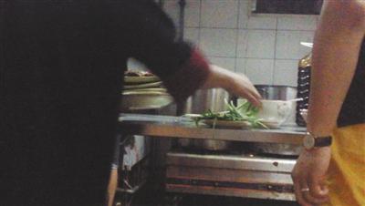 记者卧底烤肉店：食客“口水肉” 转手回餐桌