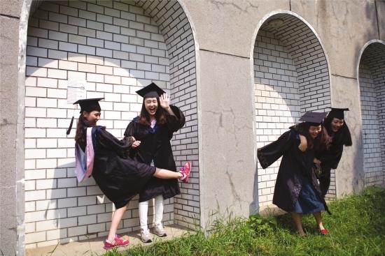 毕业季后会有期 湖南两个美女大学生的平凡之