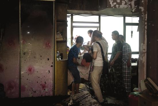 <em>消防队员</em>头天救火 第二天又救起火住宅轻生<em>女</em>