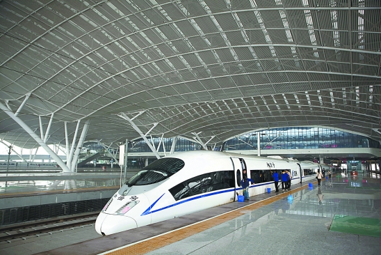高铁人均乘坐_乘坐高铁照片