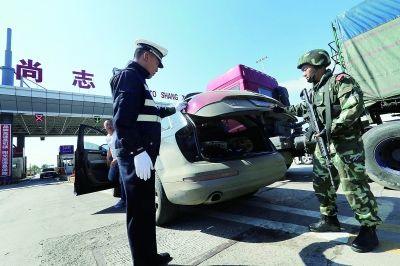 华声新闻 国内动态 > 正文   今天上午,黑龙江警方整合巡警,交警,武警