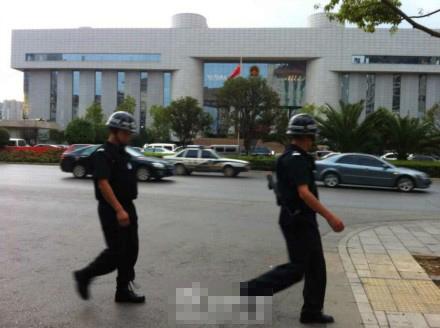 昆明暴恐案今日开庭审理 暴徒砍人致29人死亡