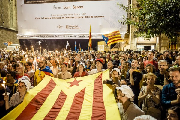 西班牙加泰罗尼亚议会批准独立投票法案(第二