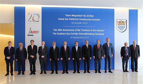 参加开工仪式的有阿塞拜疆和保加利亚的总统,希腊、格鲁吉亚和黑山的总理,土耳其和阿尔巴尼亚的能源部长,以及英国石油公司的执行总裁等。