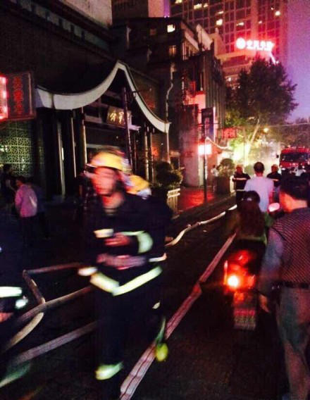 长沙太平街昨晚突发火灾 疑因餐馆引发无人员