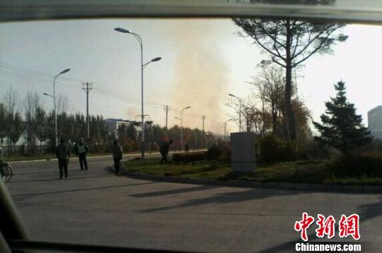 黑龙江海林一粮食储备仓库8日大火现仍在扑救