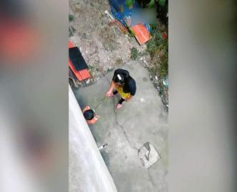 用棍棒狠狠抽打(视频截图)