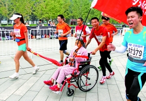 北京环卫集团：今年马拉松未见“尿红墙”现象