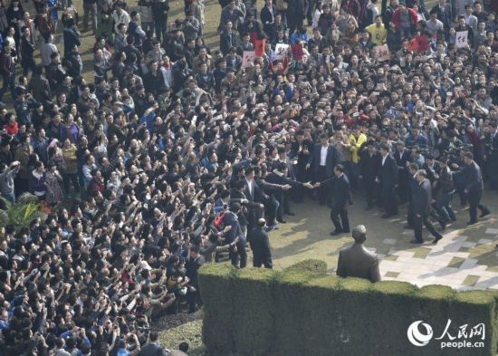 李克强与大学生分享读书往事:每天早起排队占座【4】