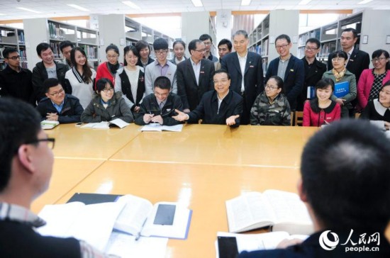 李克强与大学生分享读书往事:每天早起排队占座【2】