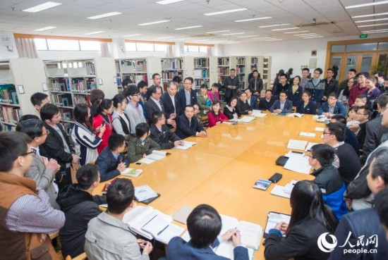 李克强与大学生分享读书往事:每天早起排队占座【3】