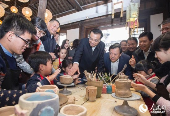 李克强与大学生分享读书往事:每天早起排队占座【11】