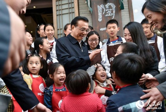 李克强与大学生分享读书往事:每天早起排队占座【13】